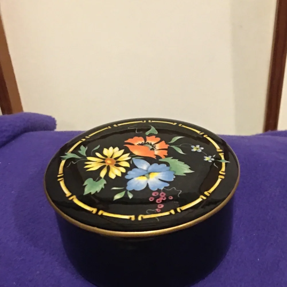 Porcelain Villeroy and Bosch Trinket Box - Mint - Charming Small Gift